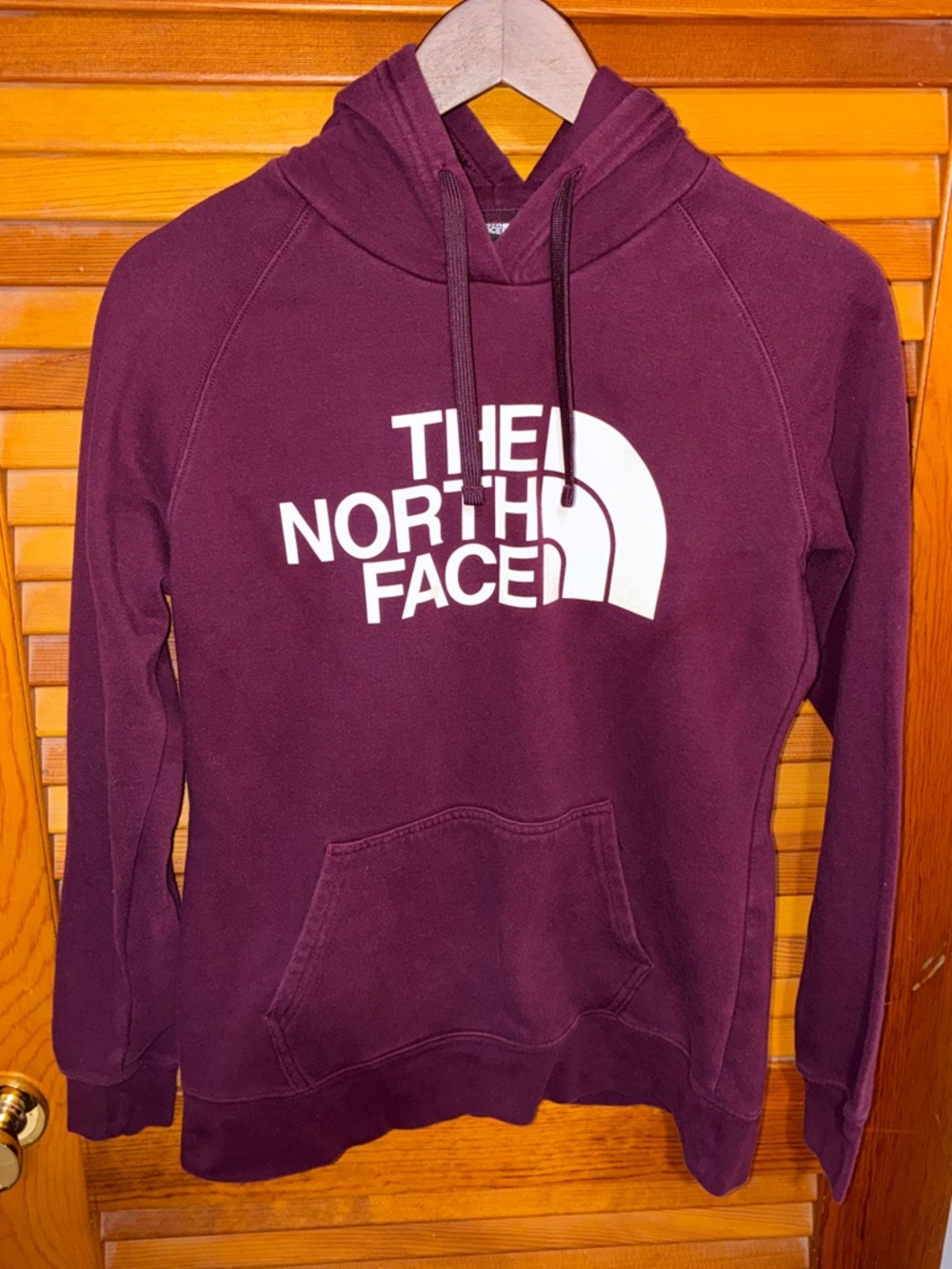 North Face Women's Half Dome Pullover Hoodie, maroon - size medium